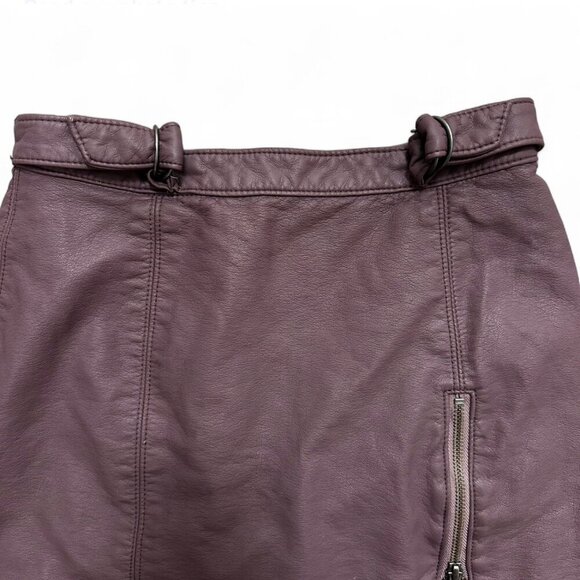 Free people maroon faux leather mini skirt with side zipper and belt loops - Picture 5 of 6